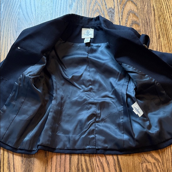 Lands End sz 4 navy blue blazer with gold buttons - Picture 6 of 6